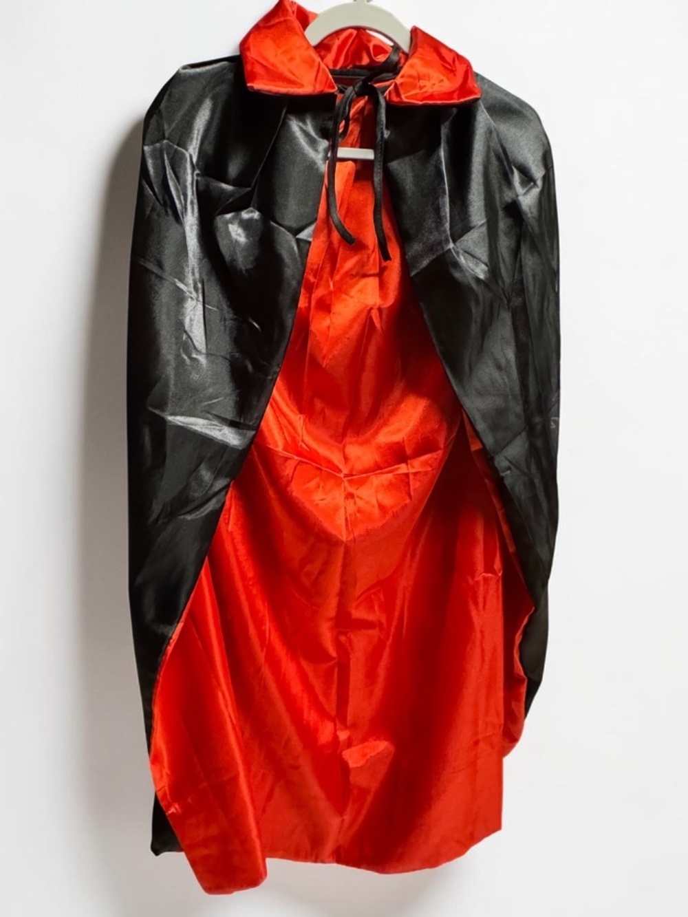 Vampire Cape Black Red Satin Cloak 48” Halloween Costume NWT - Picture 8 of 10